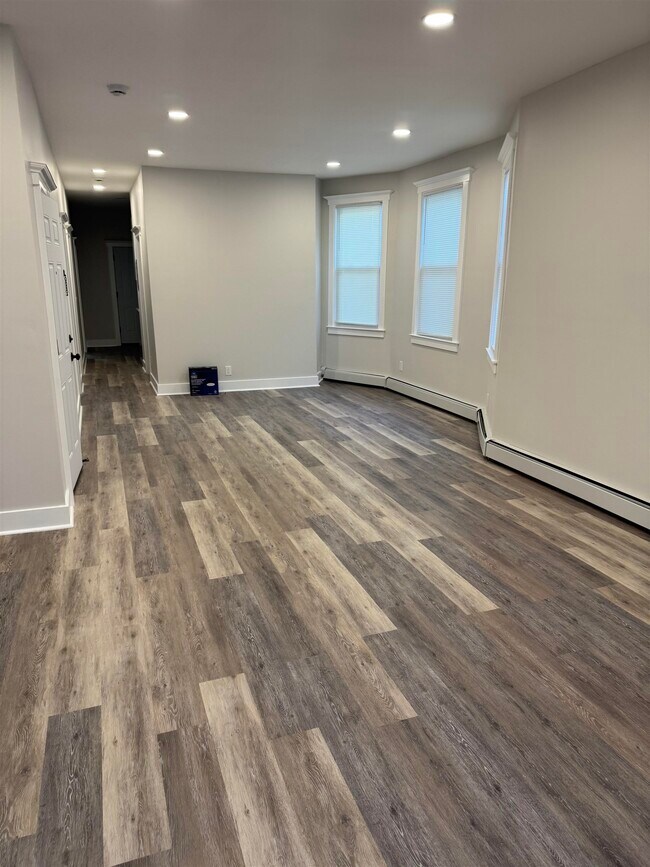 Building Photo - 655 Avenue C