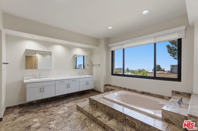 Building Photo - 2408 Venus Dr