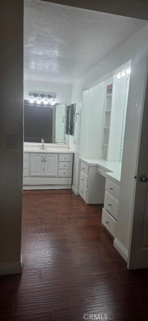 Building Photo - 1665 N Mills Ave