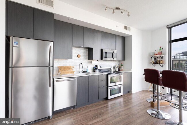 Building Photo - 460 New York Ave NW