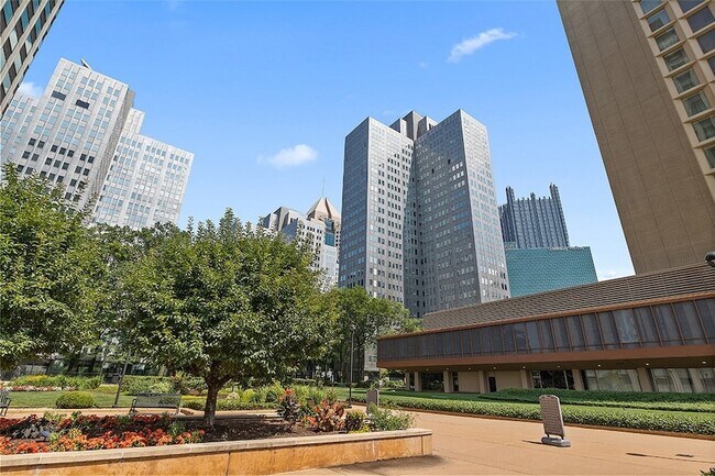 Building Photo - 320 Fort Duquesne Blvd