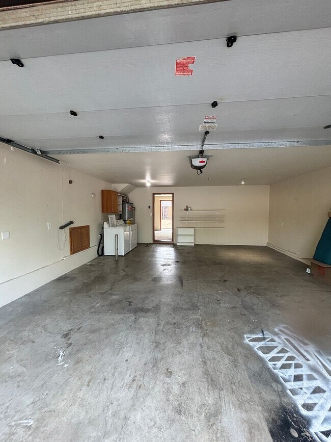 Building Photo - Spacious Tri-Level On Corner Lot