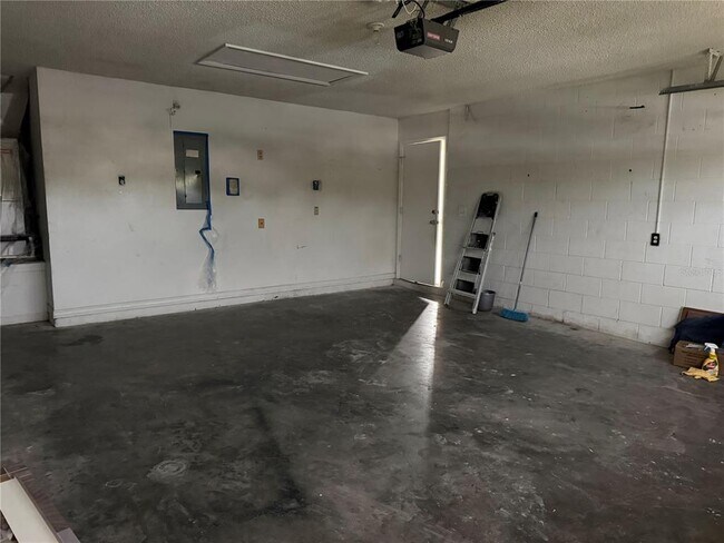Building Photo - 1826 Clacton Dr