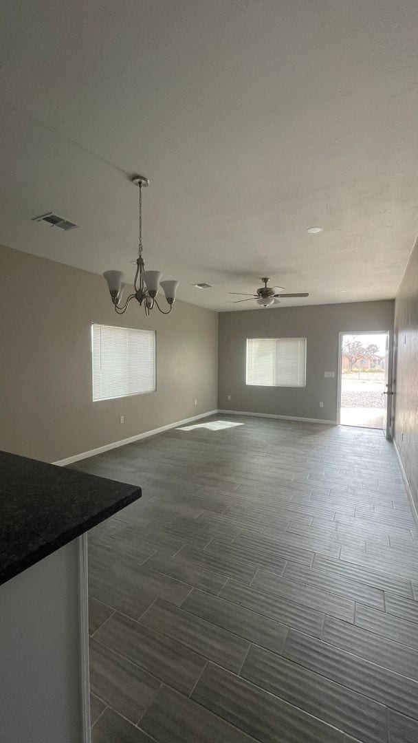 Building Photo - Gorgeos 3 Bedroom