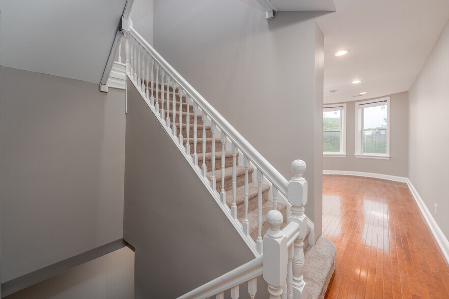 Entrance Staircase - 2248 Brookfield Ave