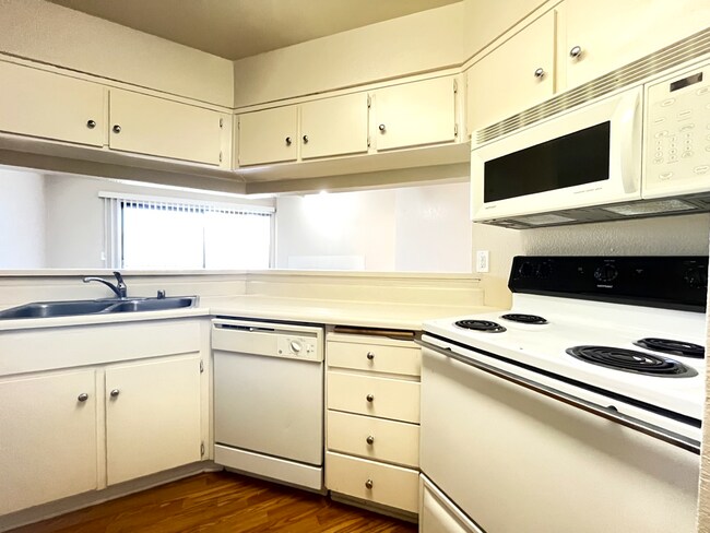 Building Photo - 10655 Lemon Ave
