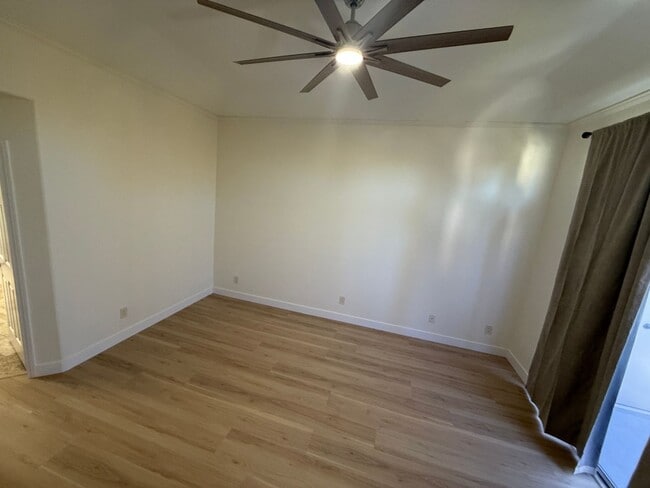 Building Photo - 3-Bedroom Home with Dual Fireplaces, Dual Balconies, and Community Pool in Valencia!