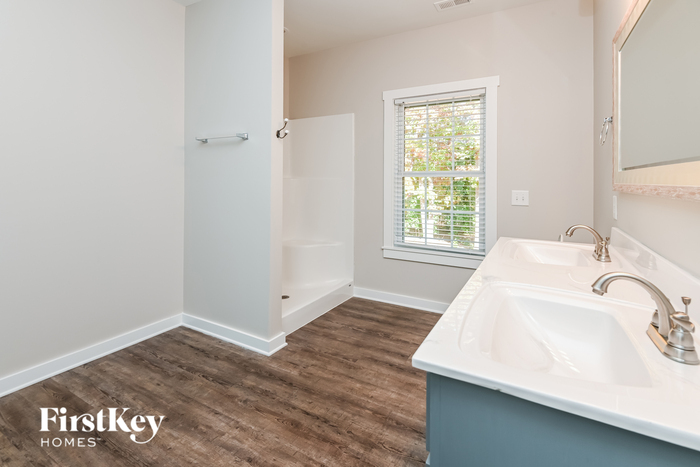 Building Photo - 203 Montclair Dr