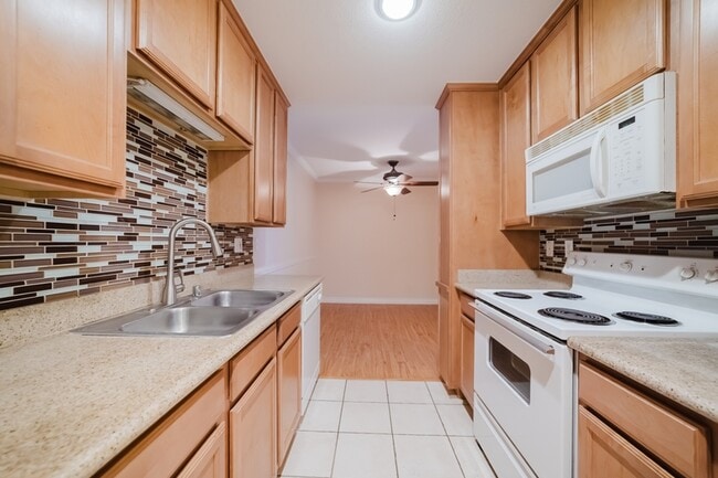 Building Photo - 1760 S El Camino Real