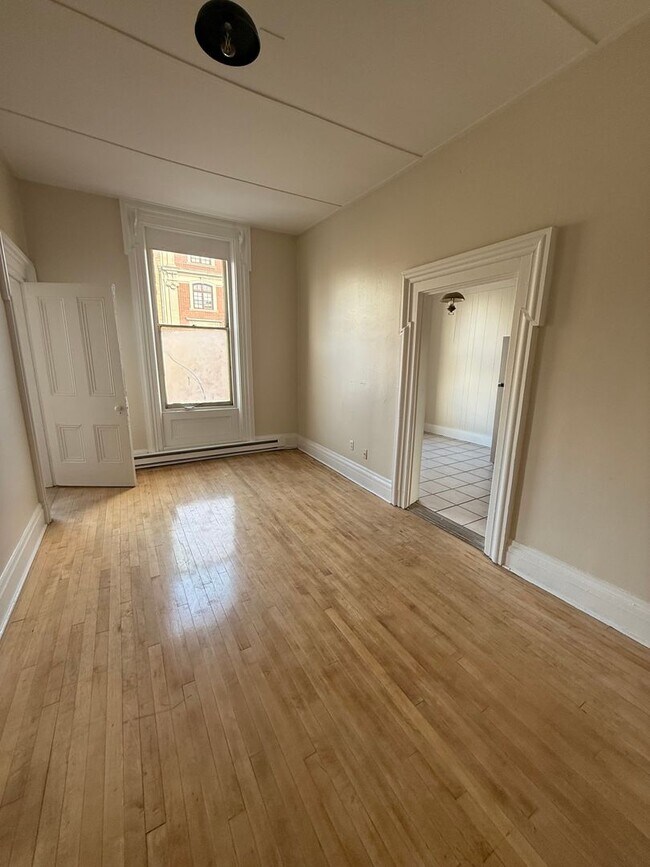 Primary Photo - 32 W High St