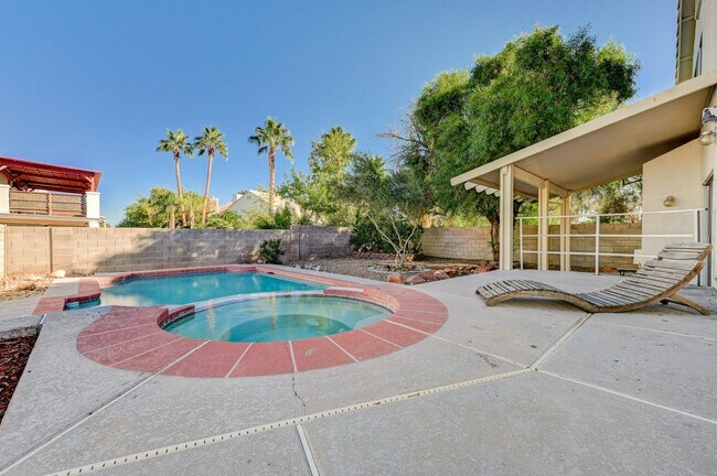Building Photo - Tri-Level Home with Pool & Spa in Henderson, 89074