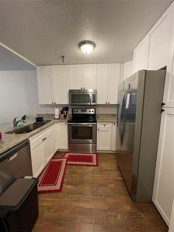 Building Photo - 15215 Amberly Dr