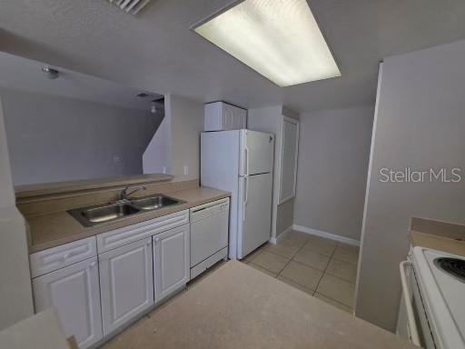 Building Photo - 2419 Fan Palm Dr