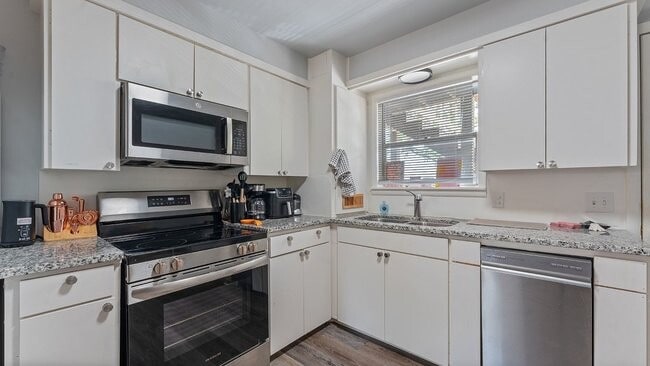 Building Photo - 830 W Caraway St