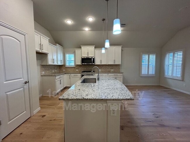 Building Photo - 952 Pinnacle Ridge Rd