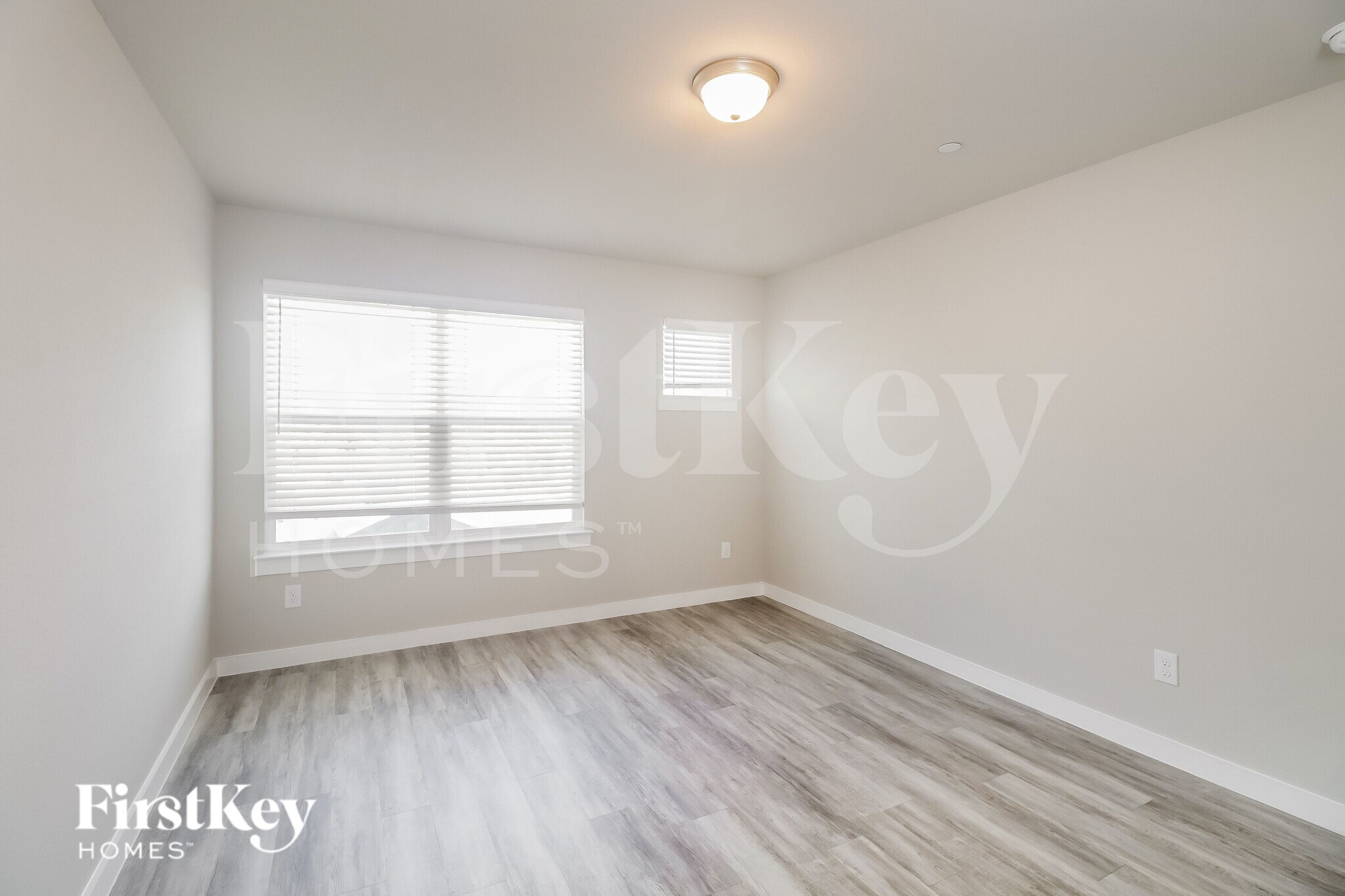 Building Photo - 332 Niki Dr