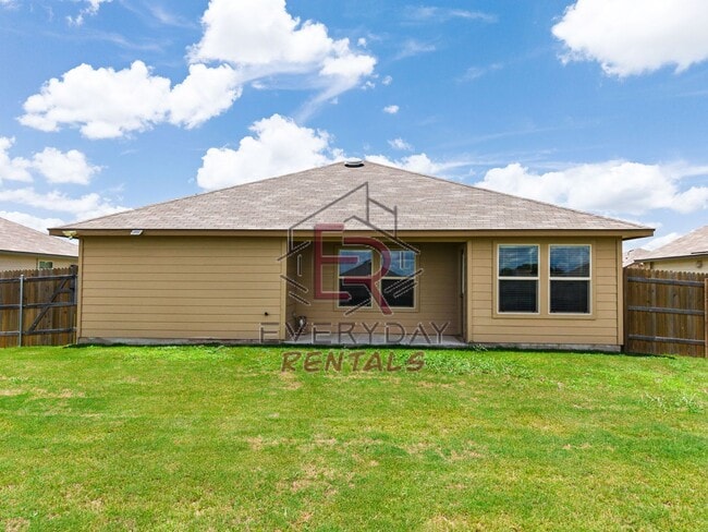 Building Photo - Beautiful Home Awaits you!