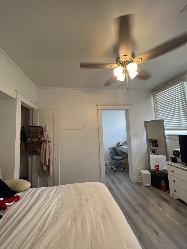 Building Photo - Lovely 5bd/2ba Near Campus with Balcony! Text 510-631-1171