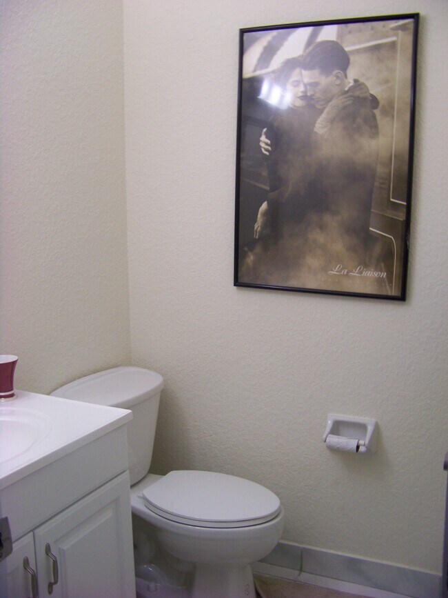 Building Photo - 605 High Point Blvd N