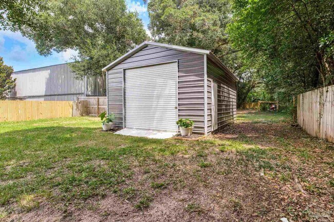 Building Photo - 520 Selina St