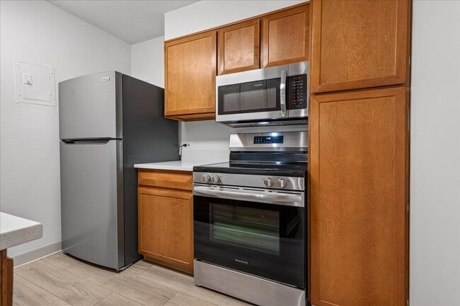 Building Photo - 2150 S Vaughn Way