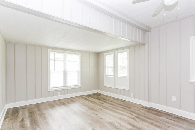 Building Photo - 3706 Elm St