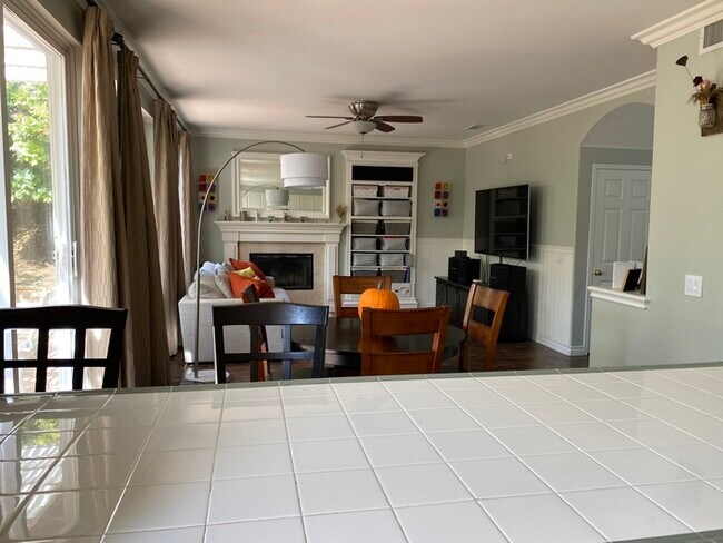 Building Photo - Spacious 4 bedroom in upscale neighborhood