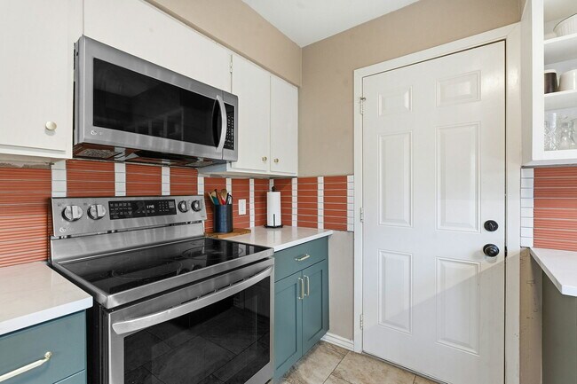 Building Photo - 905 Silver Quail Ln