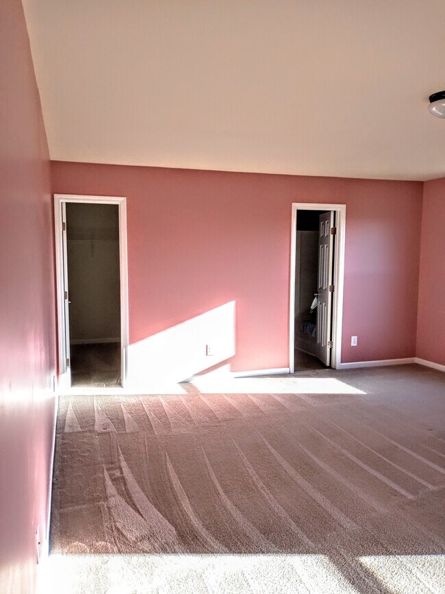 Building Photo - 1006 Collington Dr