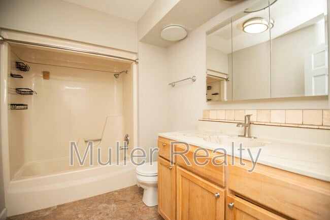 Building Photo - 11719 S Williamsburg Dr