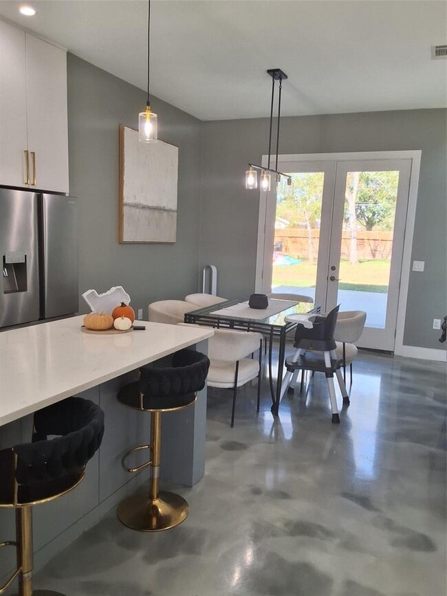 Building Photo - 724 Ramsey Ave