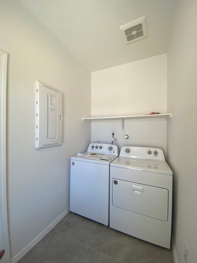 Building Photo - 4838 Mount Salas St NE