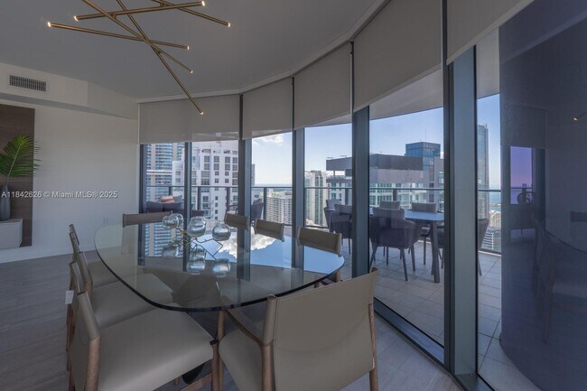 Building Photo - 1000 Brickell Plaza