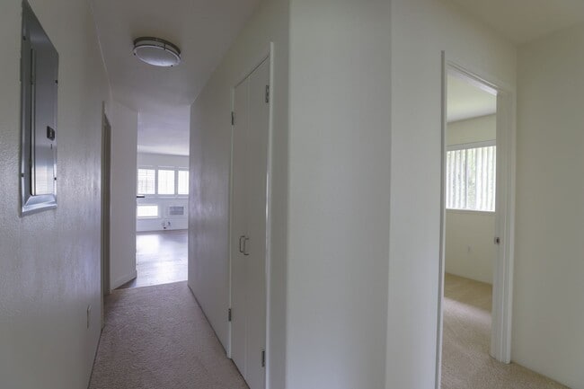 Building Photo - Rarely Available !  Beautiful 3-Bedroom Corner Unit – Pet Friendly & Spacious!