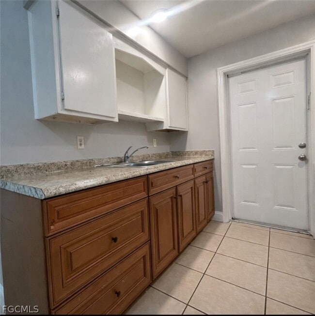 Building Photo - 919 Freemont St