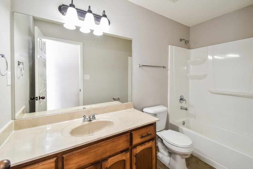 Building Photo - 7860 Ridgedale Dr