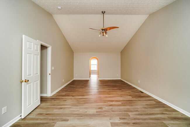 Building Photo - 283 Pinecrest Dr