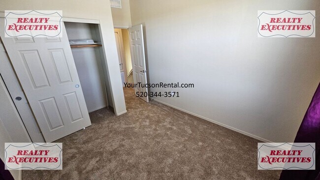 Building Photo - Wentworth Rd South - 4 Bedrooms 2.5 bathrooms, 3 car garage and large fenced yard