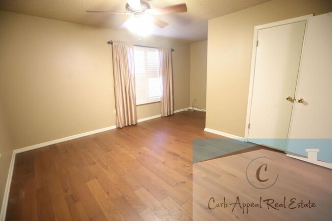 Building Photo - 2725-C Greenbriar Drive