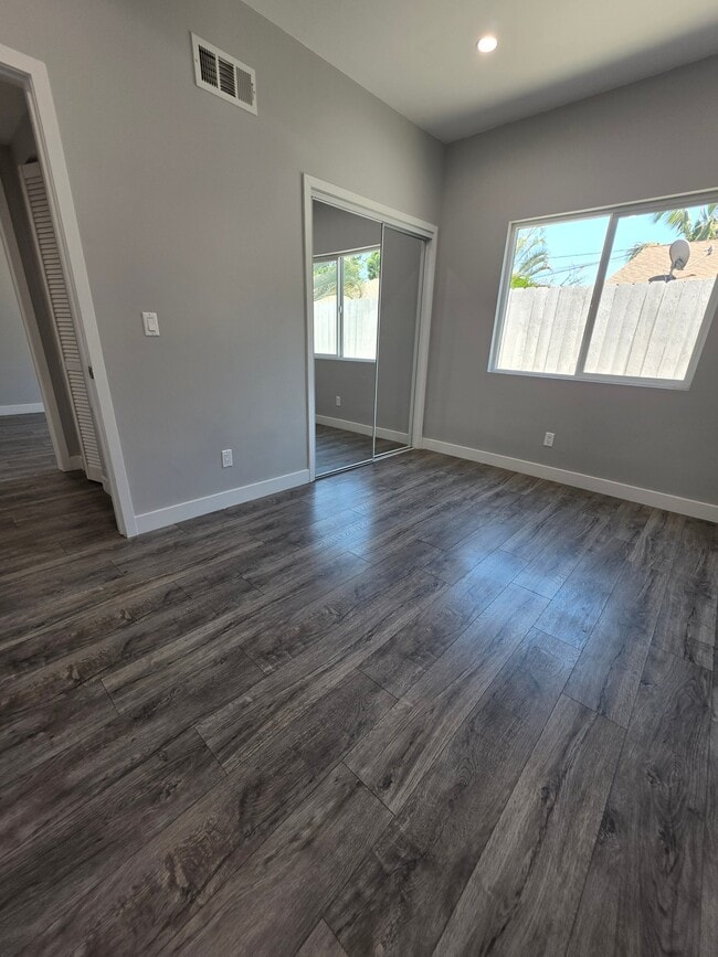 Building Photo - 6513a Florence Pl