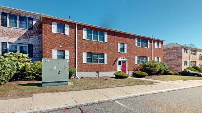 Building Photo - 137 Lake Shore Rd