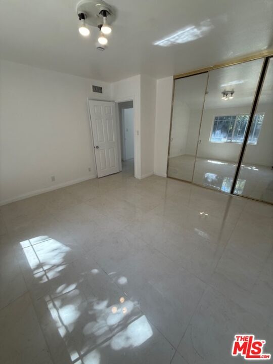 Building Photo - 5604 Valley Circle Blvd
