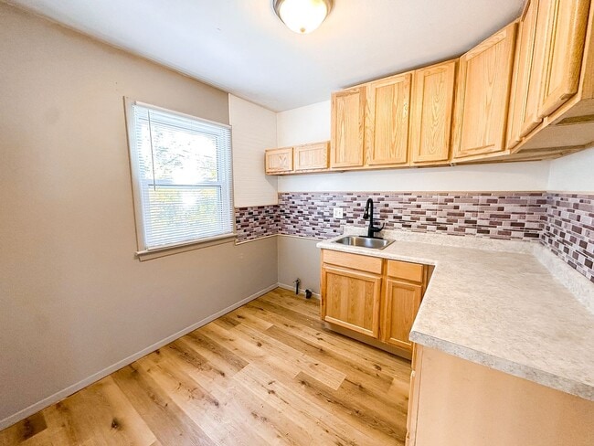 Building Photo - 8415 E 34th St