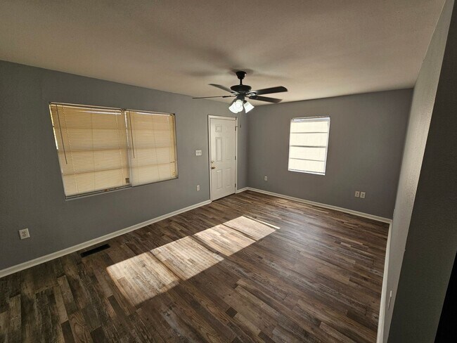 Building Photo - Duplex in Jacksonville