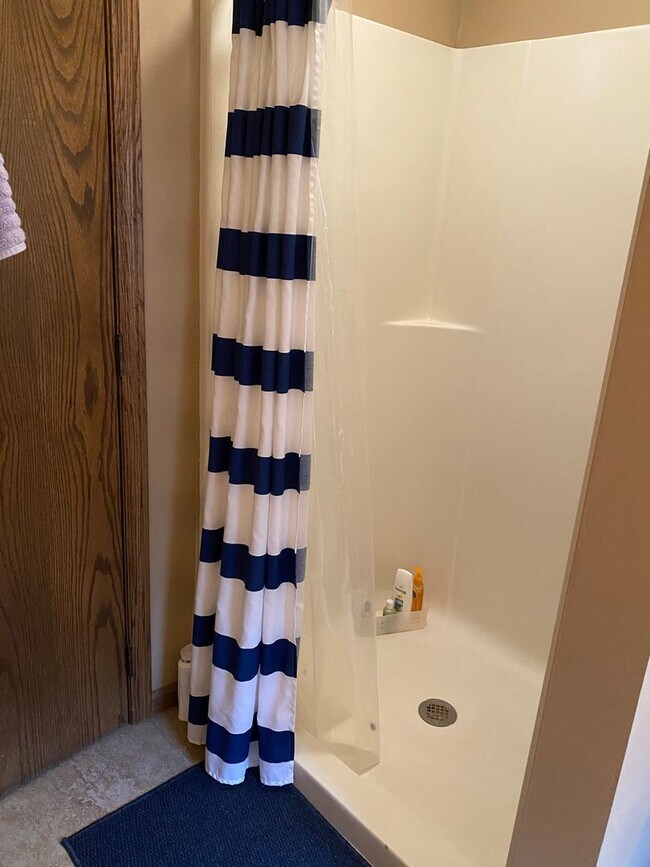 Building Photo - 818 Bluemont Ave