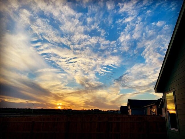 Building Photo - 2864 Rosefinch