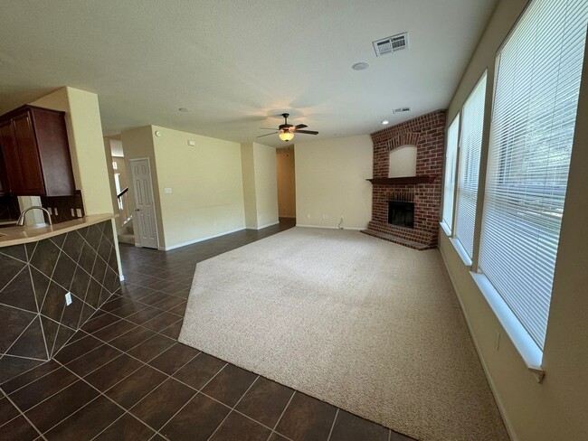 Building Photo - Beautiful 2 Story 4 Bdrm 2.5 Bath With a Loft