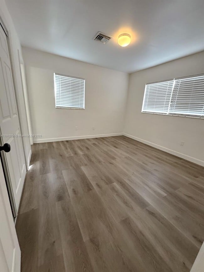 Building Photo - 1050 SW 30th St