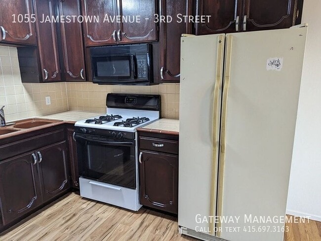 Building Photo - 1055 Jamestown Ave