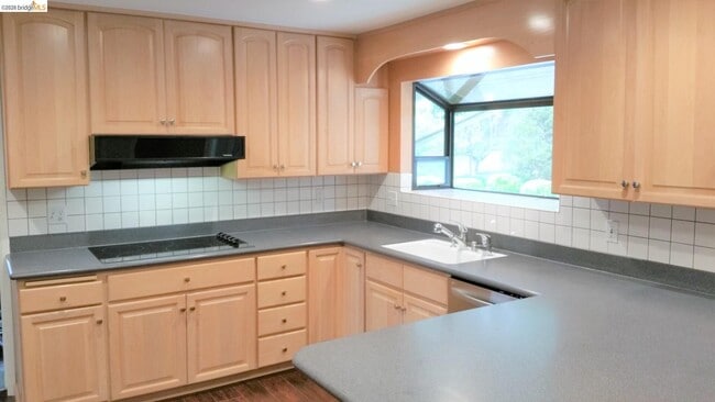 Building Photo - 29 Thorndale Pl